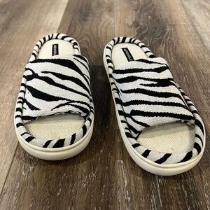 Aerosoles Zebra Print Slide
Sandals - Medium (6.5-7.5)